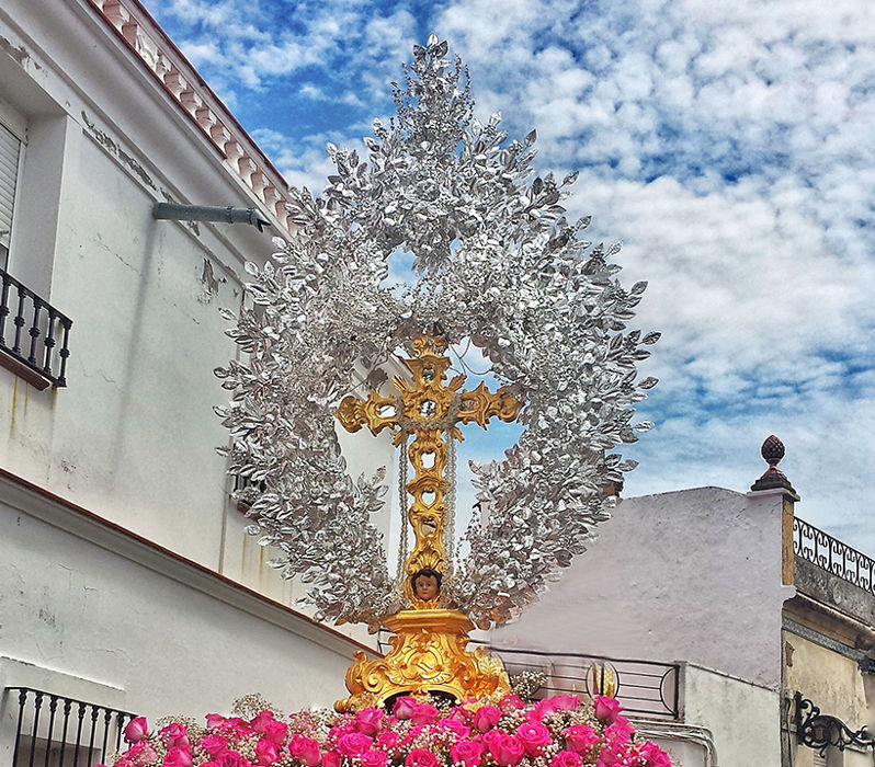 La Santa Cruz cuando sale de la iglesia de Feria, Badajoz