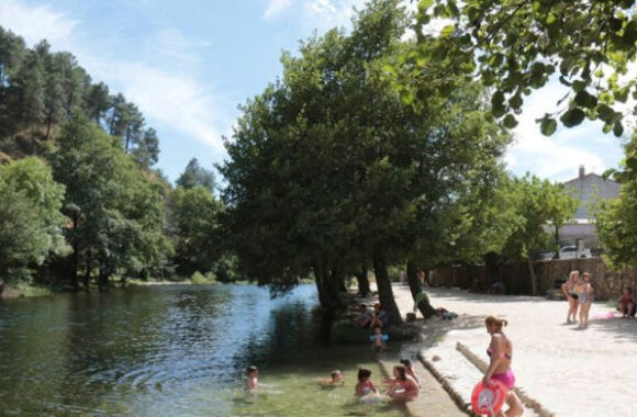 Piscina-natural-de-Navaconcejo-el-pilar