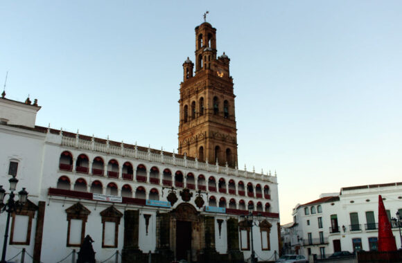Plaza-Mayor-Llerena