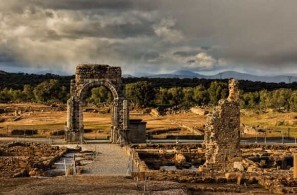 Arco-y-termas-de-Cáparra