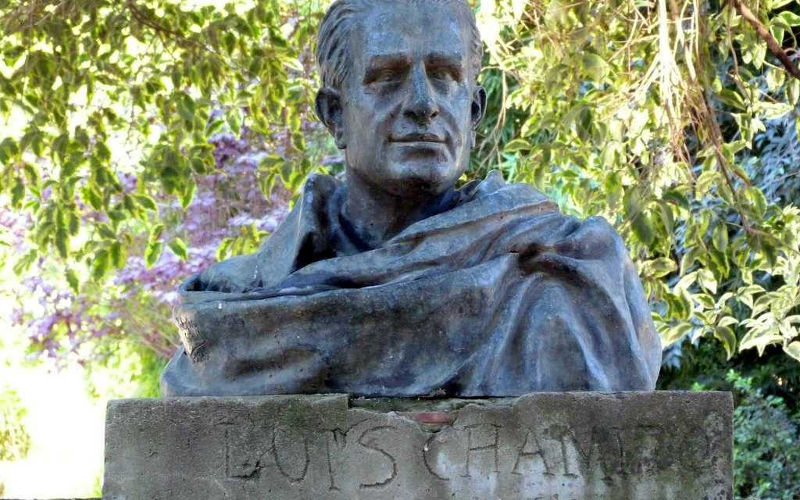 Busto de Luis Chamizo en Badajoz